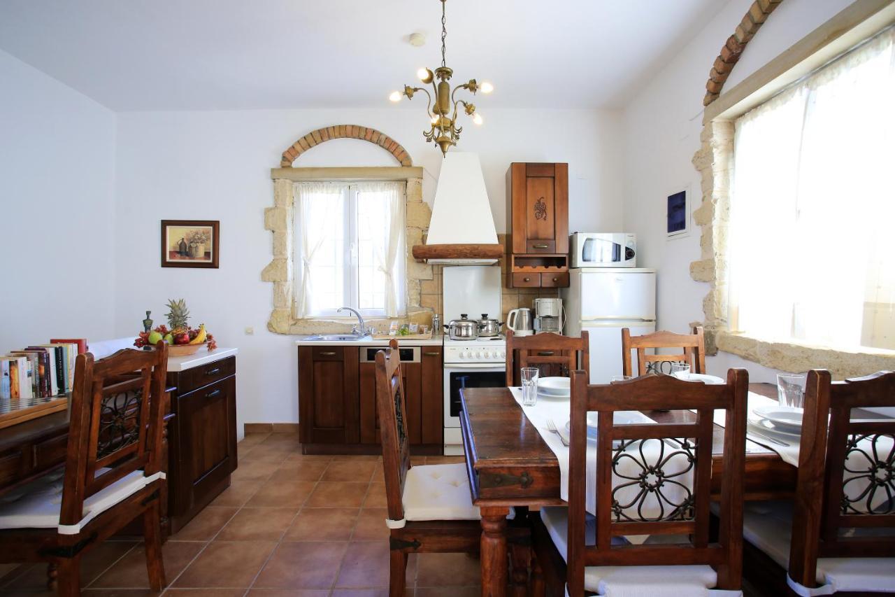 Villa Phaestias Каламаки Екстериор снимка