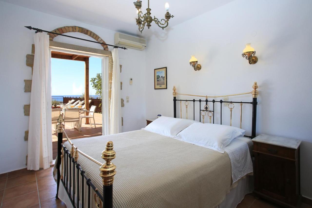 Villa Phaestias Каламаки Екстериор снимка